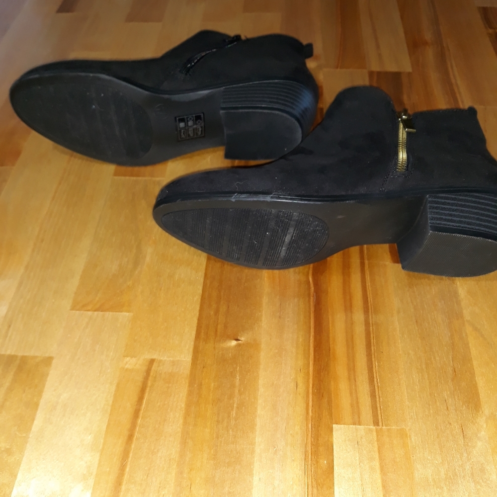 🏷Black Suede Ankle Boots SZ 7.5  Item #1676 - Picture 3 of 5